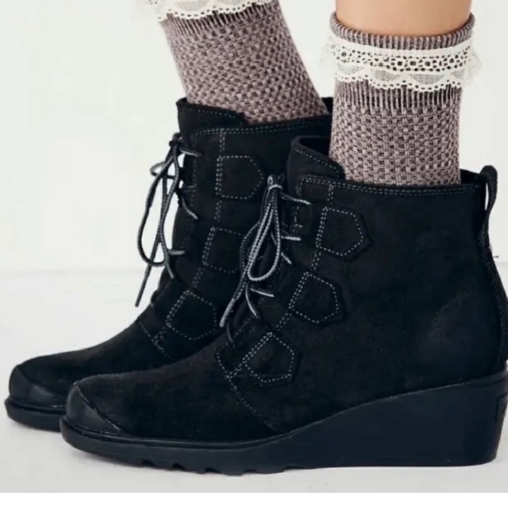 SOREL Toronto Black Suede Lace Up Wedge Ankle Boots, Waterproof, size 11